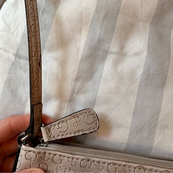Guess Crossbody Purse - Picture 6 of 8